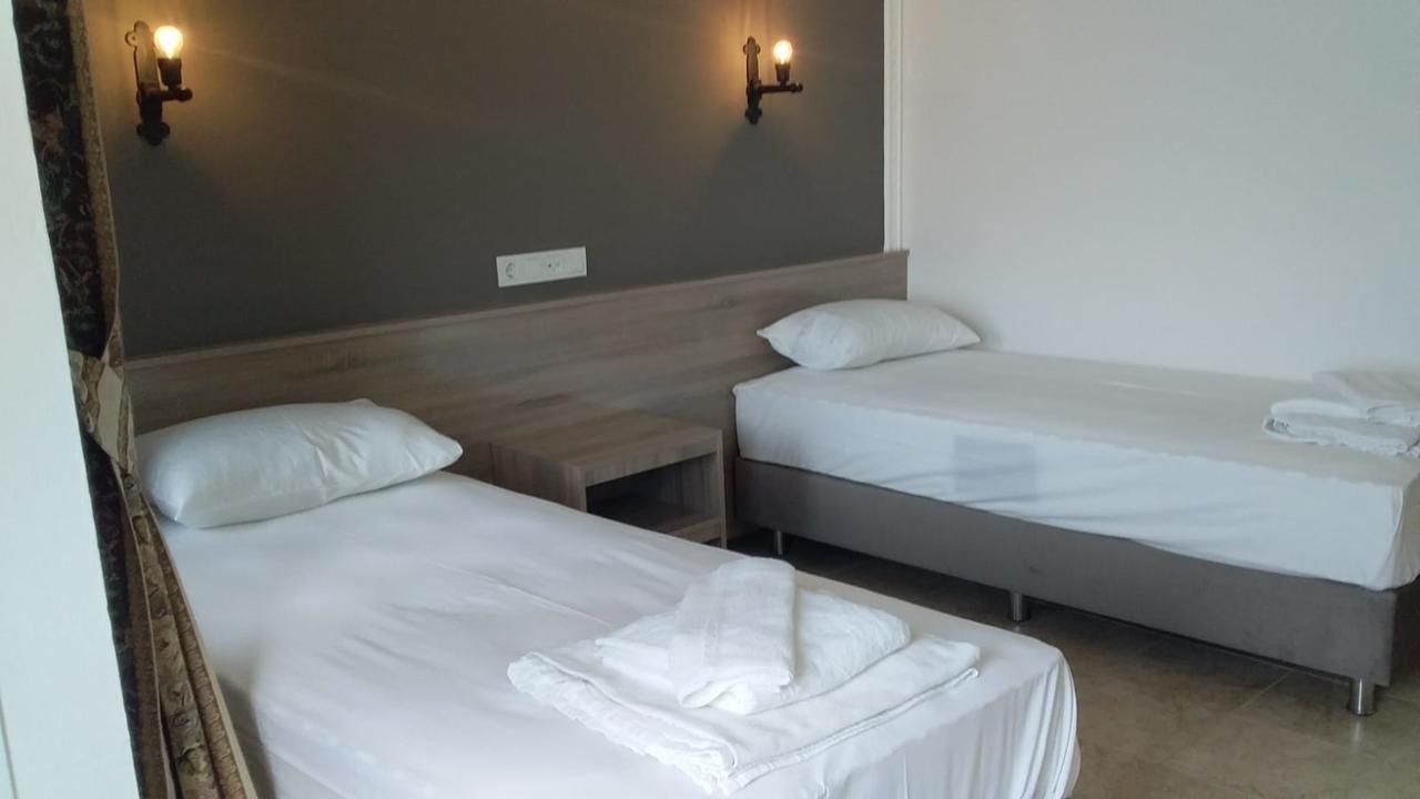 Hotel Leon Foça Esterno foto